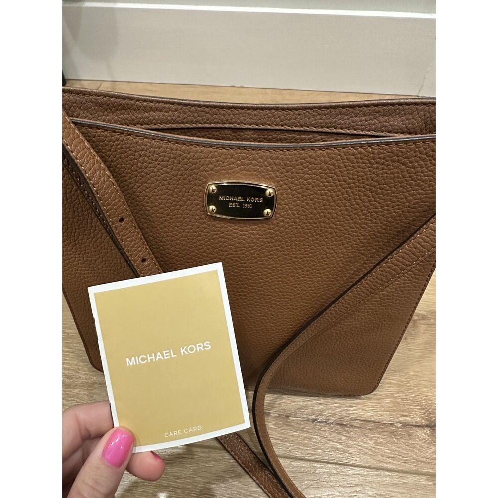 Michael Kors Camel Brown Pebbled Leather Crossbody Purse Handbag EUC! - Picture 3 of 16